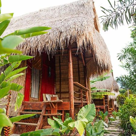 Sten Lodge Лабуан-Бахо Экстерьер фото