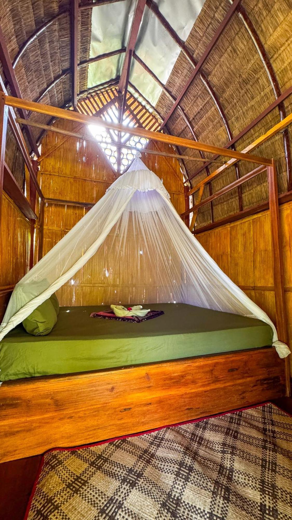 Sten Lodge Лабуан-Бахо Экстерьер фото